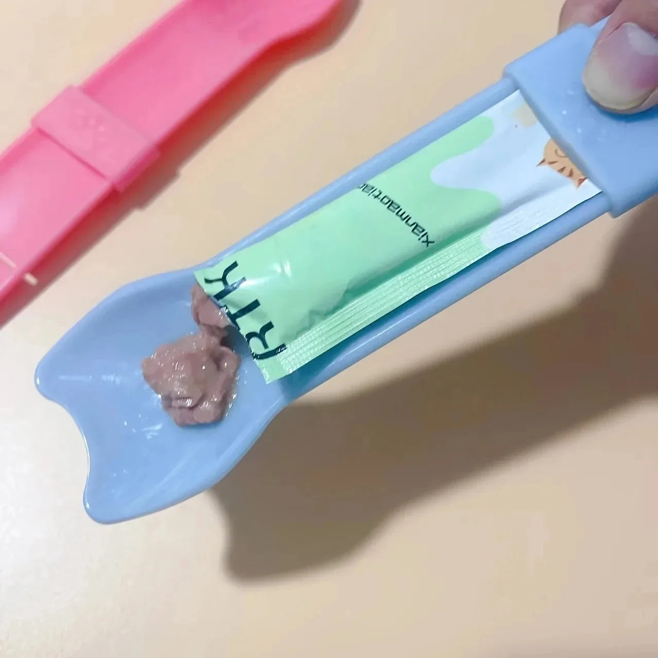 Cat Strip Squeeze Spoon Cat Bar Feeder Pet Food Spoon Pet Supplies Spoon Licking Wet Cat Handling Pet Liquid Snacks Feeding Tool